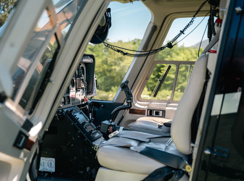 Nac Helicopter 407 interior